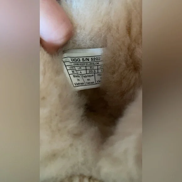 UGG Baby Erin Bootie in Chestnut Size M - Picture 5 of 5